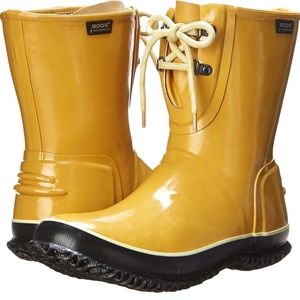 Brand new with tag. Bogs Urban Farmer Rain Boots Size 8 in Mustard yellow.